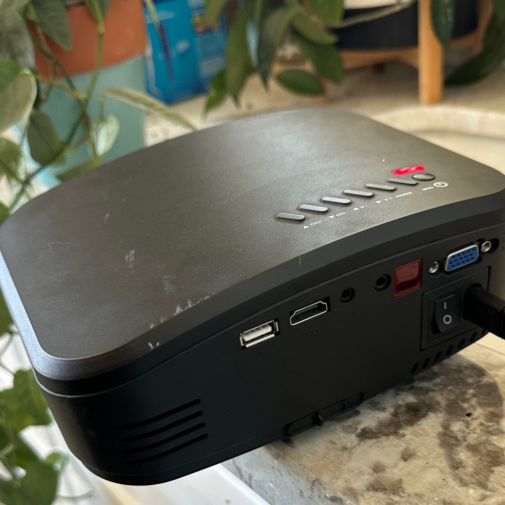 GoXMGo Wireless Home Projector - Picture 3 of 11